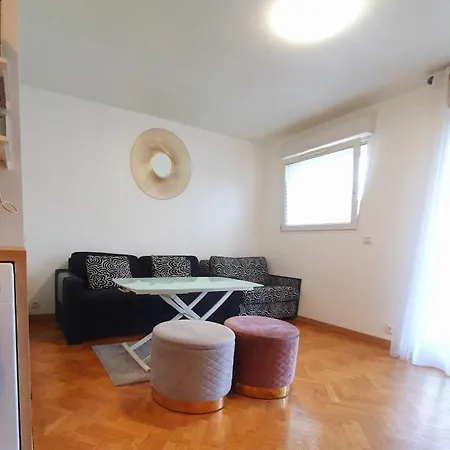 Cozy In Paris Ladefense Homestay *